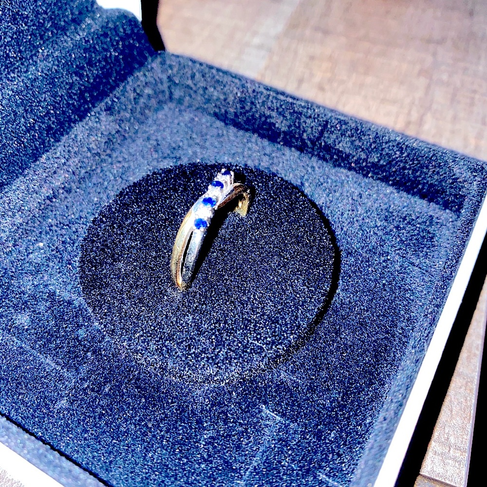 Zales Blue Sapphire and diamond band 14kt